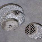 Laura Lima, Gigantesco Parentesco (Passeio Solitário) [Massive Kinship (Solitaire Promenade)], 2018