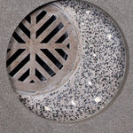 Laura Lima, Gigantesco Parentesco (Passeio Solitário) [Massive Kinship (Solitaire Promenade)], 2018