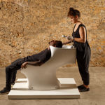 Laura Lima, Gigantesco Parentesco (Passeio Solitário) [Massive Kinship (Solitaire Promenade)], 2018