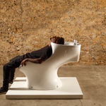 Laura Lima, Gigantesco Parentesco (Passeio Solitário) [Massive Kinship (Solitaire Promenade)], 2018