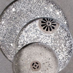 Laura Lima, Gigantesco Parentesco (Passeio Solitário) [Massive Kinship (Solitaire Promenade)], 2018