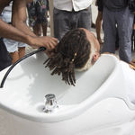 Laura Lima, Gigantesco Parentesco (Passeio Solitário) [Massive Kinship (Solitaire Promenade)], 2018