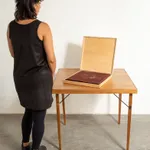 Renata Lucas, Os modos à mesa (mitológicas 3), 2020