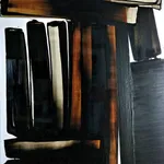 Aptère VI, ein abstraktes Gemälde von Frédéric Halbreich, schwarz-weiß und braun, kalligrafische zeitgenössische Malerei, Öl auf Lack auf Holz, ausgestellt in der Galerie Art Yi in Brüssel.