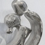 Sculpture de couple Kazumba, homme et femme amoureux s'embrassant et dansant ensemble, sculpture figurative contemporaine de Jean Paul Kala