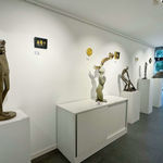 meditatie eigentijds bronzen beeld van Liang binbin witte naakte vrouw met gouden waterkunst