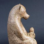 Loki's dochter schattig kind en schattig dier dragen hedendaagse bronzen sculptuur sophie verger