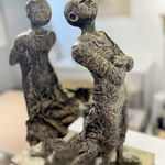 Sculpture de garçon en cercle, sculpture contemporaine en bronze figurative de Lieven d'haese à la galerie Art Yi à Bruxelles