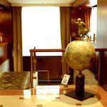 Coming home lieven d'haese contemporary bronze sculpture a boy flying sculpture child sculpture childhood fly sculpture Art Yi garden sculpture garden art design art gallery in brussels