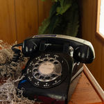 Jammie Holmes, A Self Portrait of an Artist on a Narrow Street, 2019