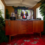 Jammie Holmes, A Self Portrait of an Artist on a Narrow Street, 2019