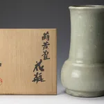 Shimizu Uichi 清水 卯一, Flat jar with white glaze