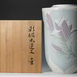 Miyanohara Ken 宮之原 謙, Carved Celadon Porcelain Brush Pot, 緑磁彫萬筆壺, circa 1950s–1960s