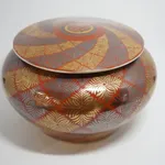 Tomimoto Kenkichi 富本憲吉, 色地金銀彩 羊歯文蓋付飾壷