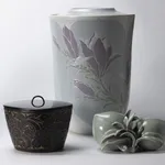 Miyanohara Ken 宮之原 謙, Carved Celadon Porcelain Brush Pot, 緑磁彫萬筆壺, circa 1950s–1960s