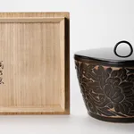 Miyanohara Ken 宮之原 謙, Carved Celadon Porcelain Brush Pot, 緑磁彫萬筆壺, circa 1950s–1960s