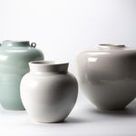 Miyanohara Ken 宮之原 謙, Carved Celadon Porcelain Brush Pot, 緑磁彫萬筆壺, circa 1950s–1960s