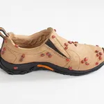 Didi Rojas sculpture of brown shoes covered in ladybugs