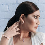 Simone, Jouer: Edgy Studs