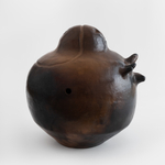 Julia Isidrez, Vasita con dos ranas, 2024