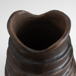 Julia Isidrez, Cantaro con relieve, 2024