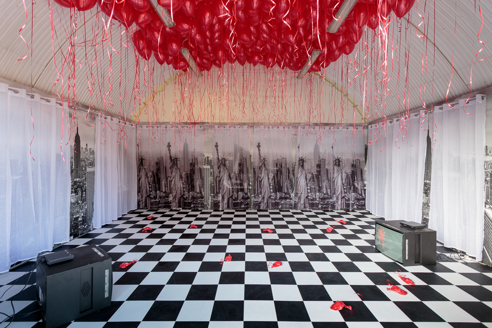 Amalia Ulman, Labour Dance, installation view at Arcadia Missa, 2016. Courtesy the artist and Arcadia Missa.&nbsp;