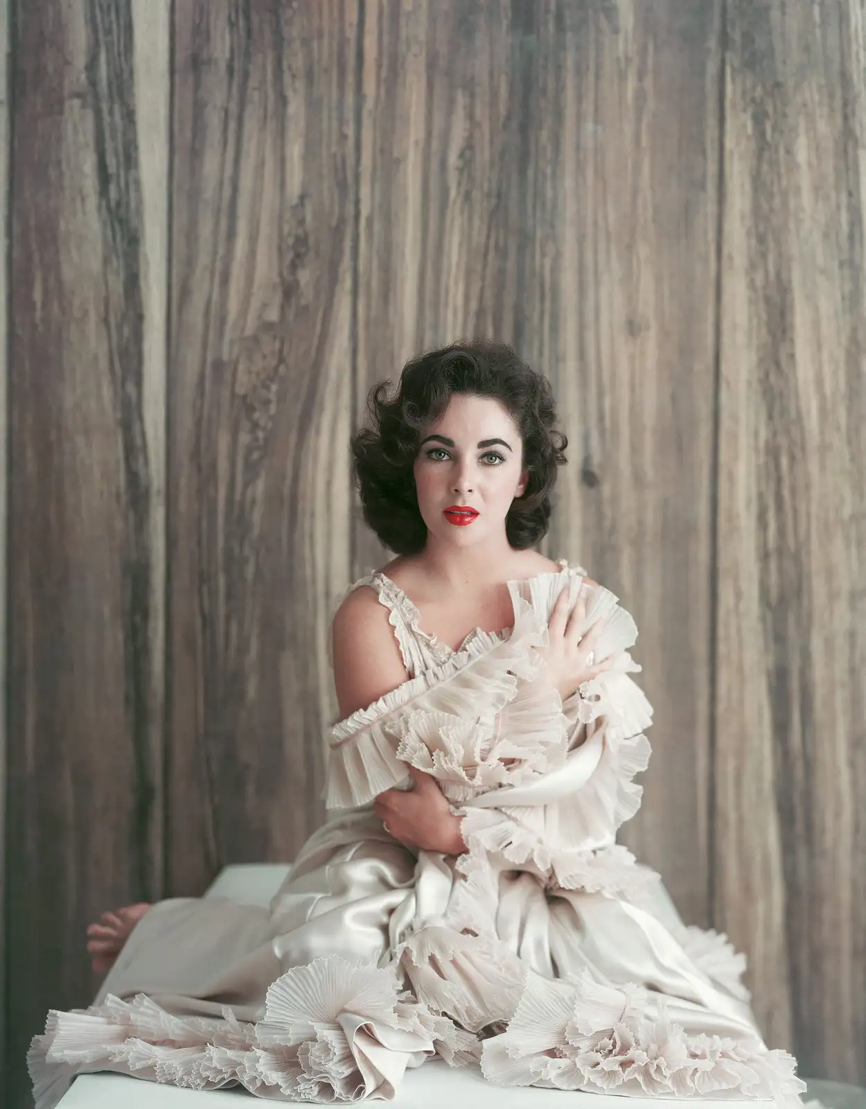 Mark Shaw, Elizabeth Taylor in Frills with Hand on Shoulder, 1956