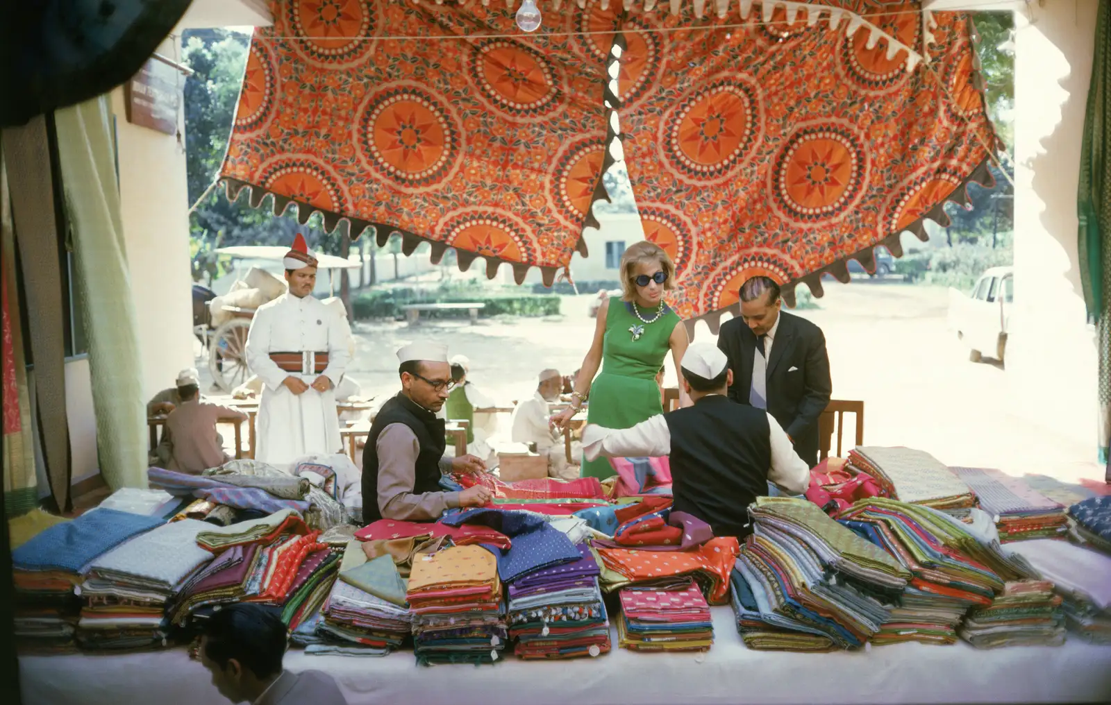 Mark Shaw, Tiger Morse in Green, India, 1962