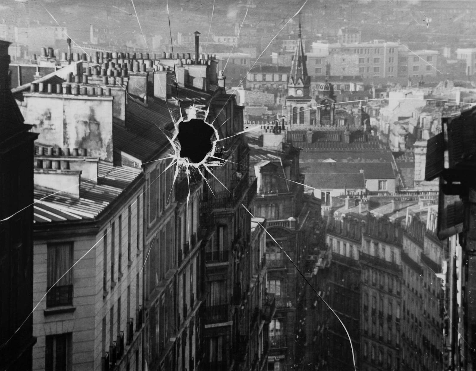 André Kertész, Broken Plate, Paris, 1929