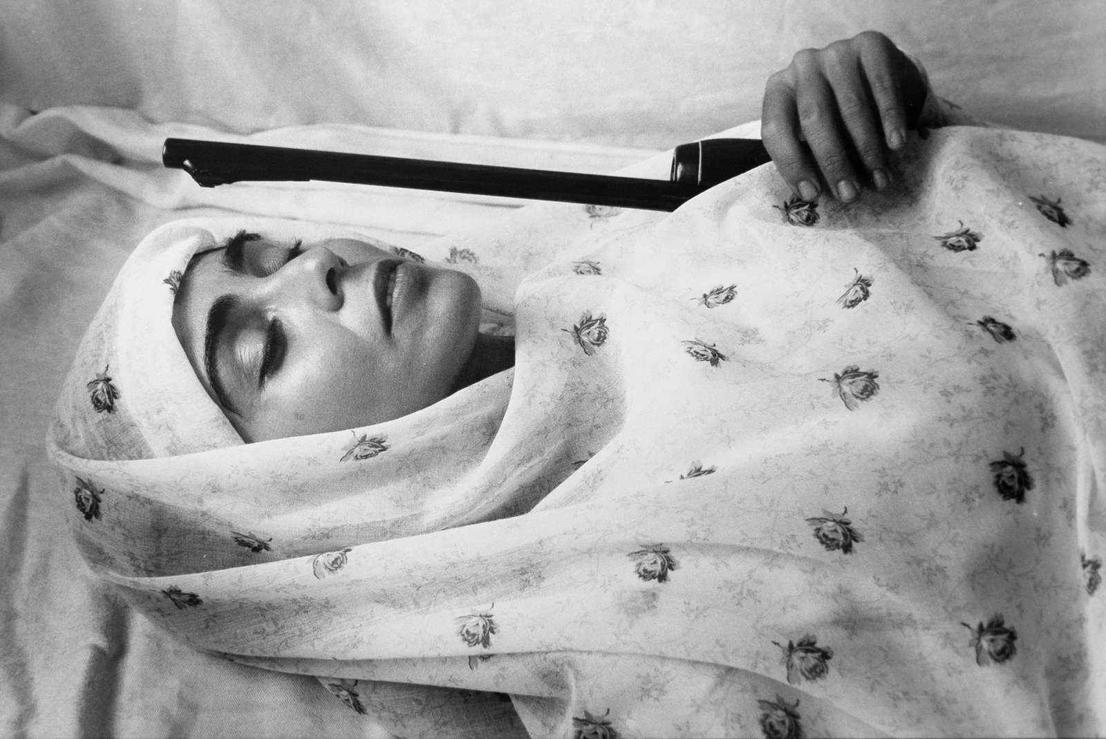 Shirin Neshat, Face to Face with God, 1995