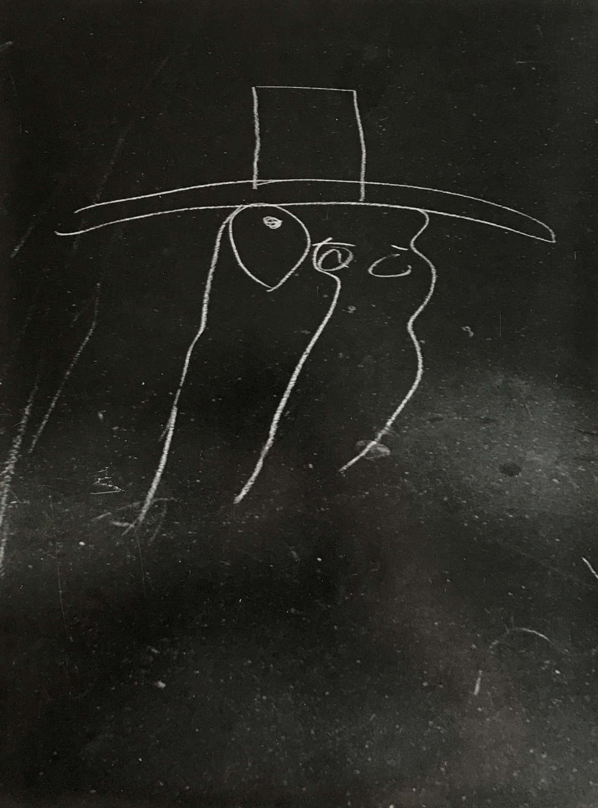 Helen Levitt, New York (Large hat, minimal drawing), 1938