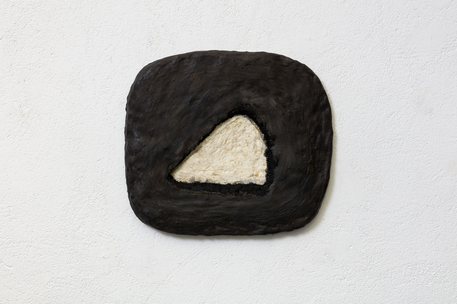 Paloma Bosquê, Plate / Placa, 2020