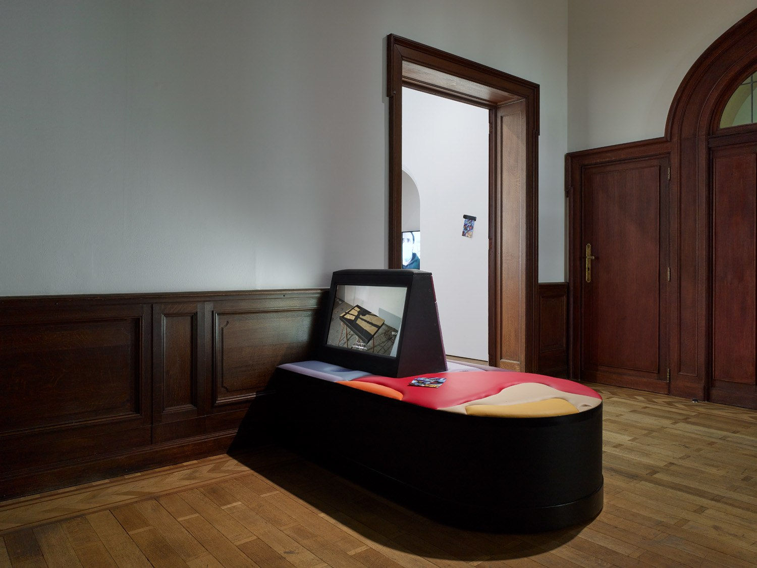 Neïl Beloufa, Shipping the dream, 2021