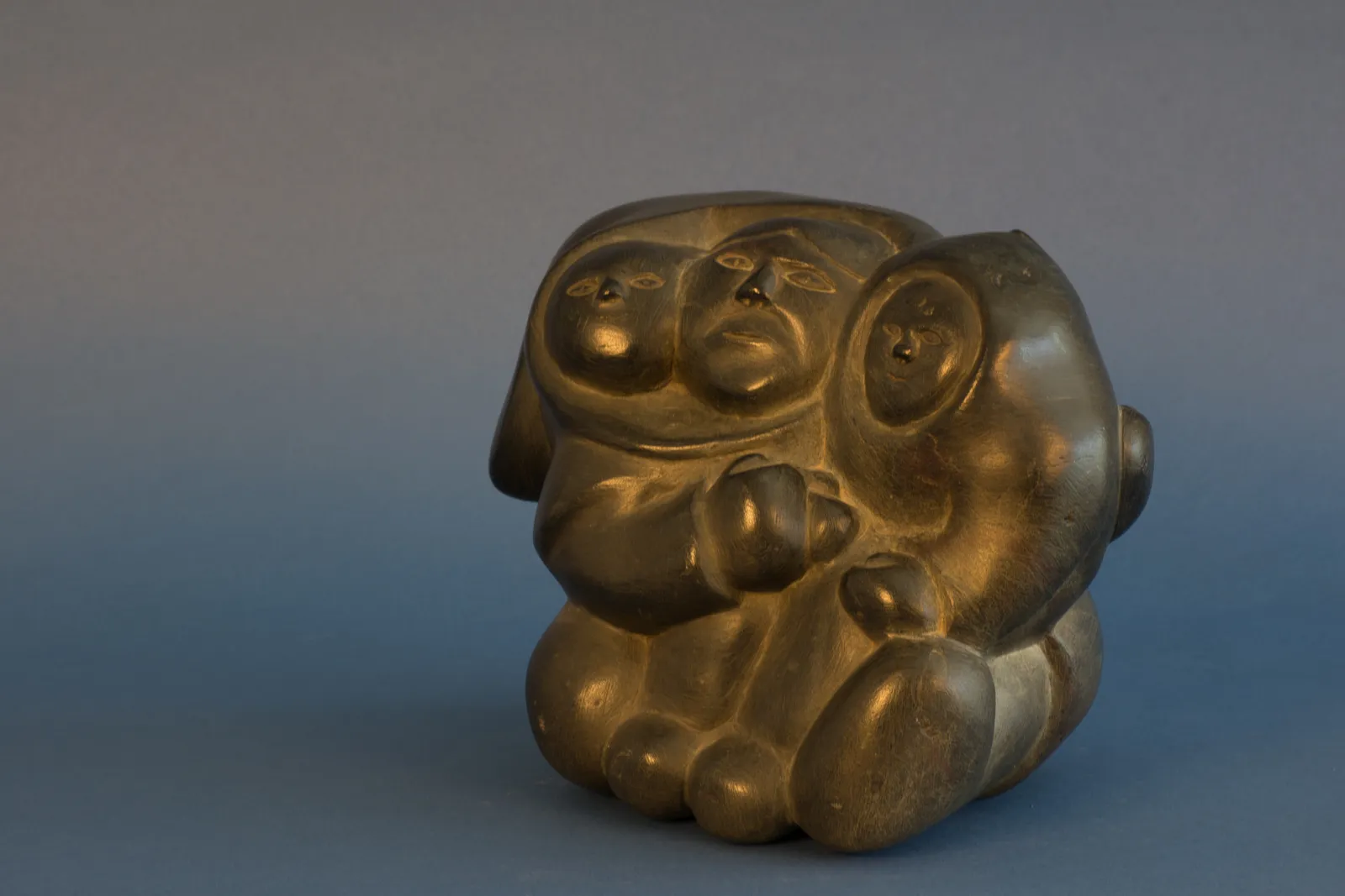 Mathew Aqigaaq, Mother & children / mere et enfants, ca. 1975