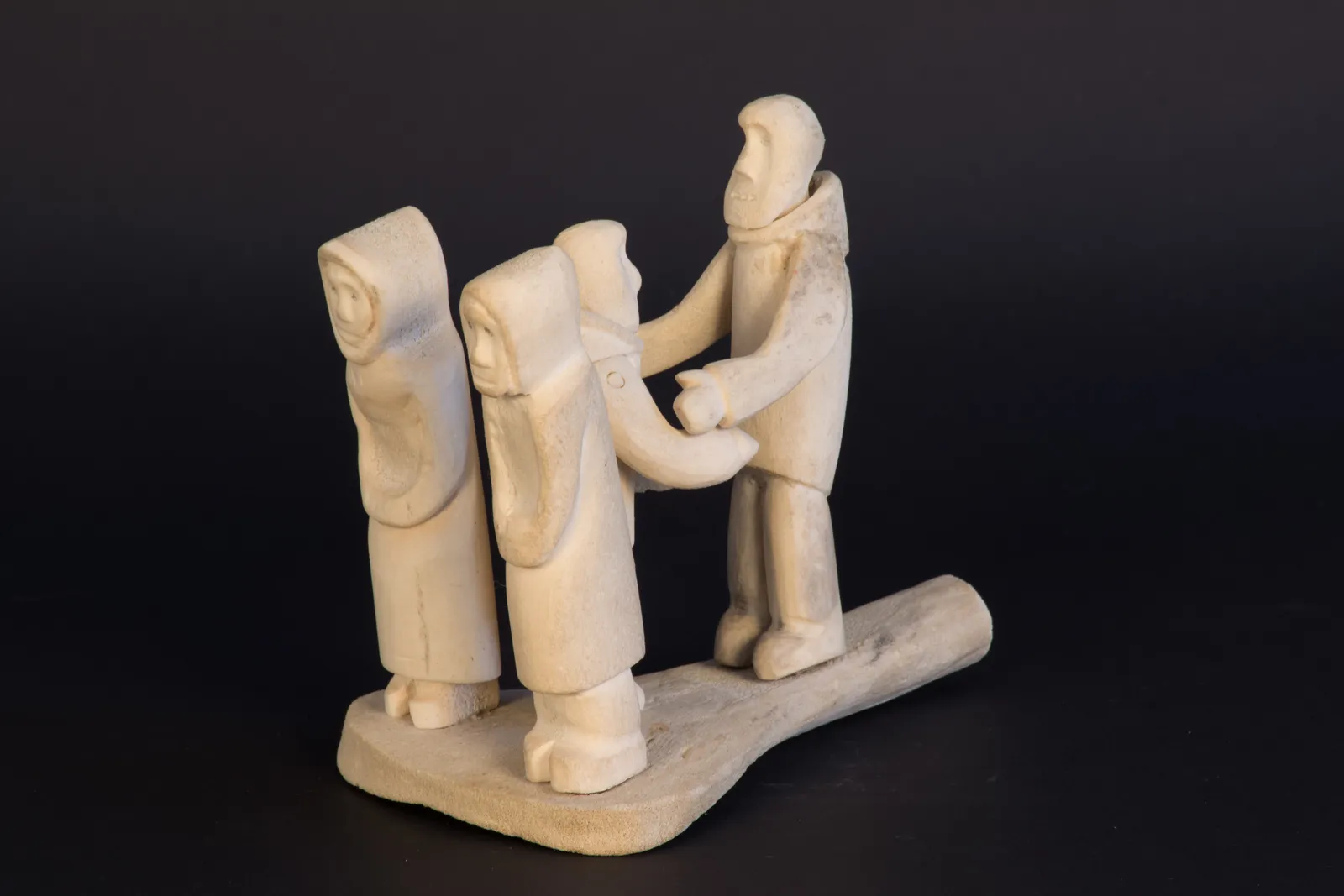 Martha Ikiperiak Eekerkik, Family / famille, ca. 1975