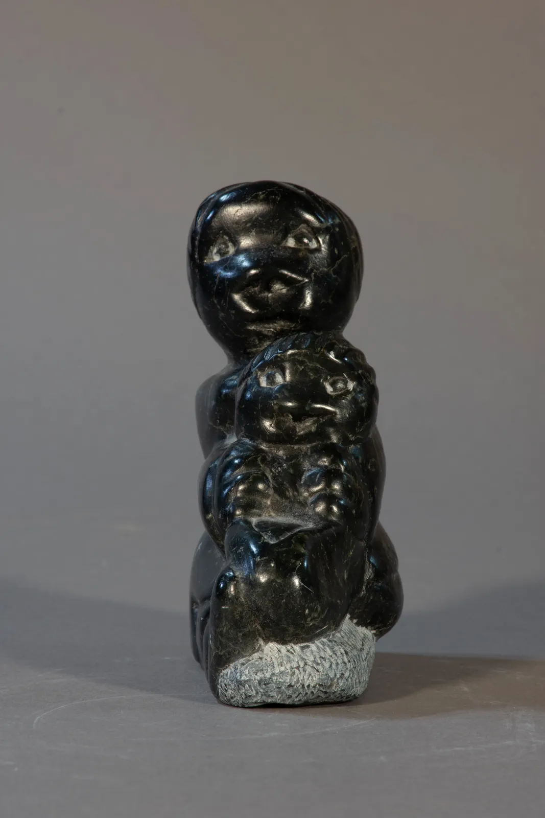 Johnny Inukpuk, Mother & Child / Mere et Enfant, ca. 1985