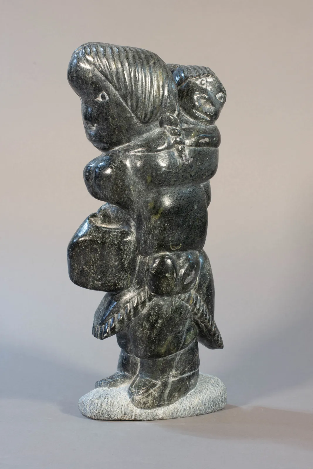 Johnny Inukpuk, Mother with Twins / Mère de jumeaux, ca. 1980