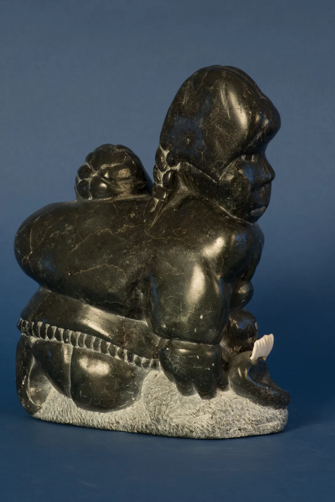 Johnny Inukpuk, Mother & Child / Mere et enfant, ca. 1990