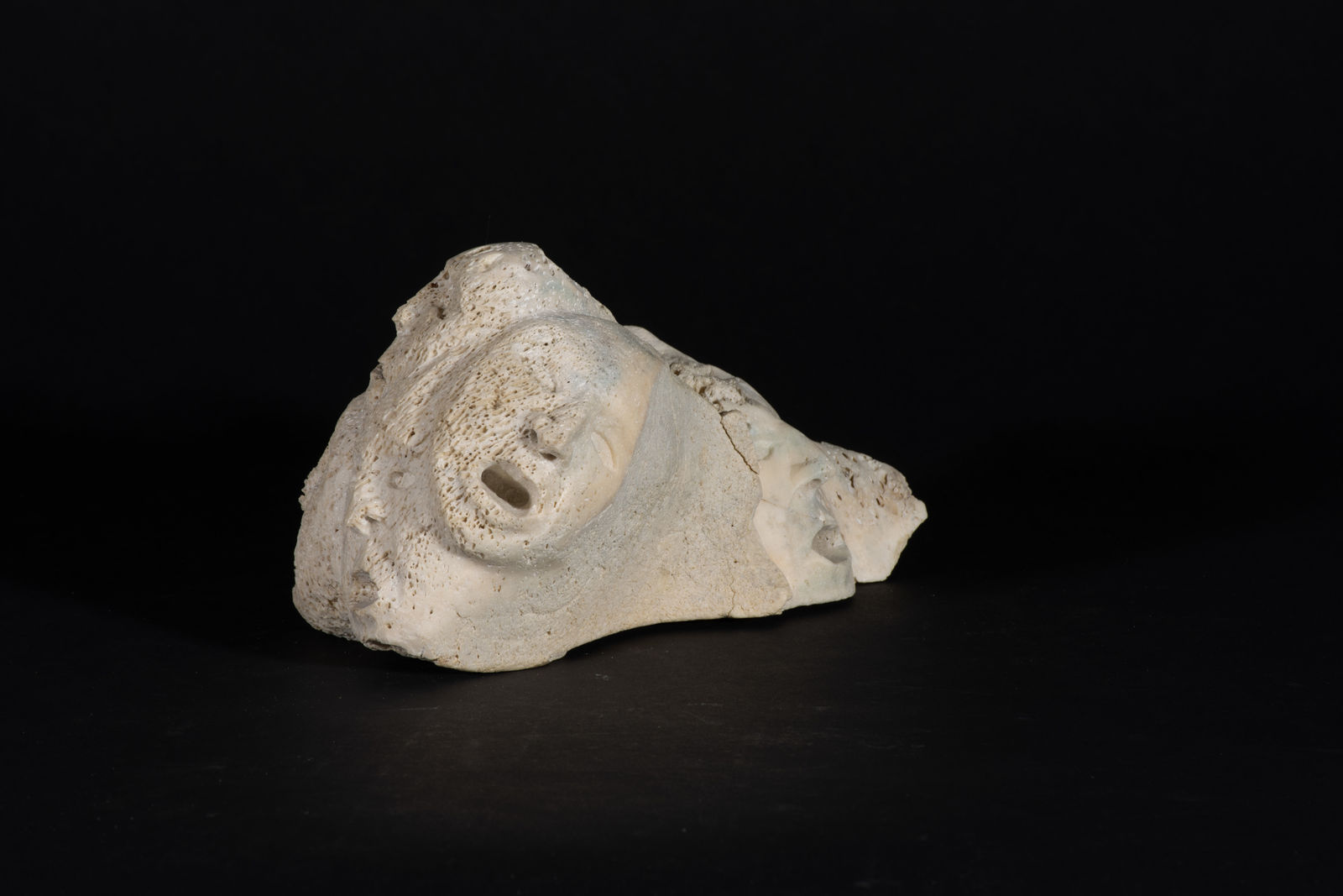 Isaaci Etidloie, Faces / Visages