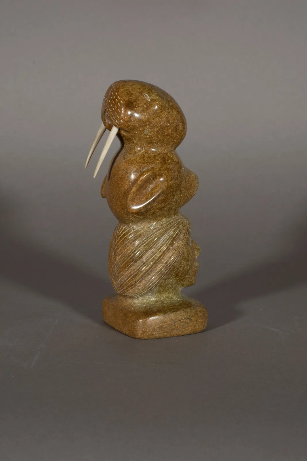 Kapik Kolola, Totem, ca. 1972