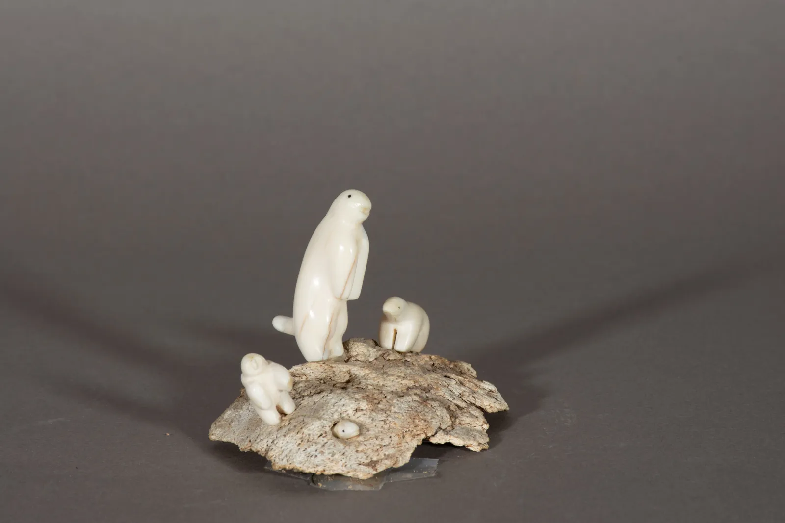 Sabina Qunqnirq Anaittuq, Hunting scene / scene de chasse, ca. 1972