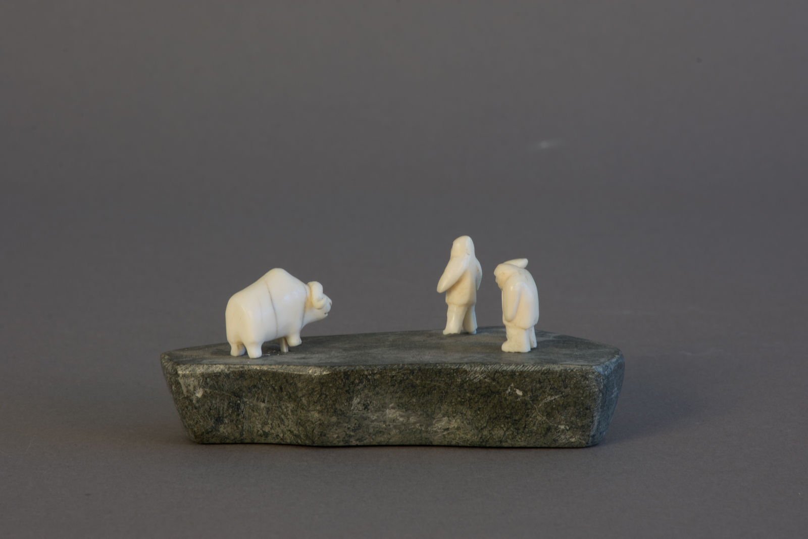 Mark Tungilik, Muskox Hunt / chasse au boeuf musqé, ca. 1975