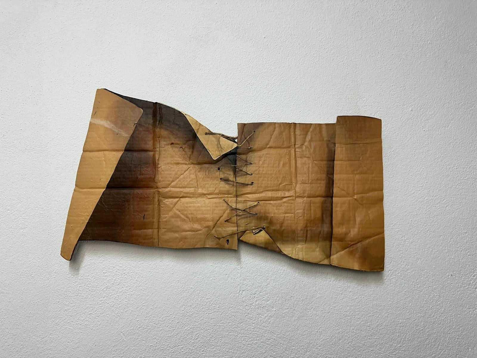 Julio Anaya Cabanding, After Antoni Tàpies. Dos cartones atados, 2024