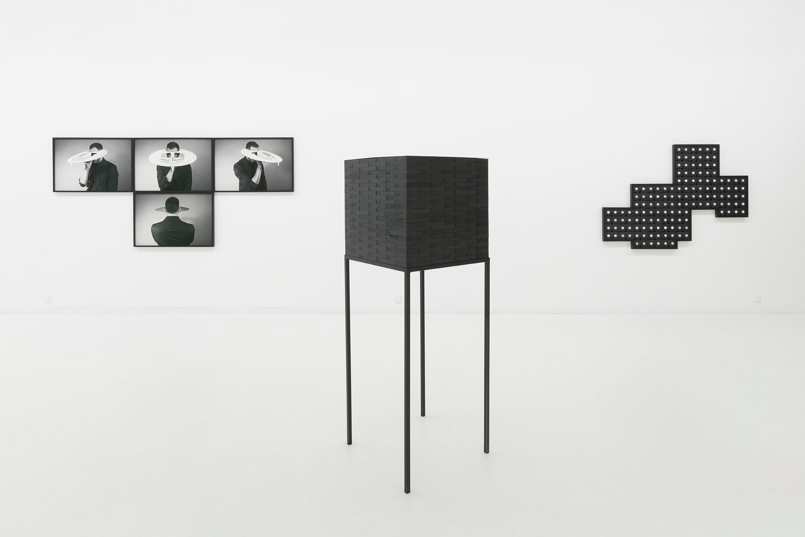 mounir fatmi, Peripheral vision, 2021