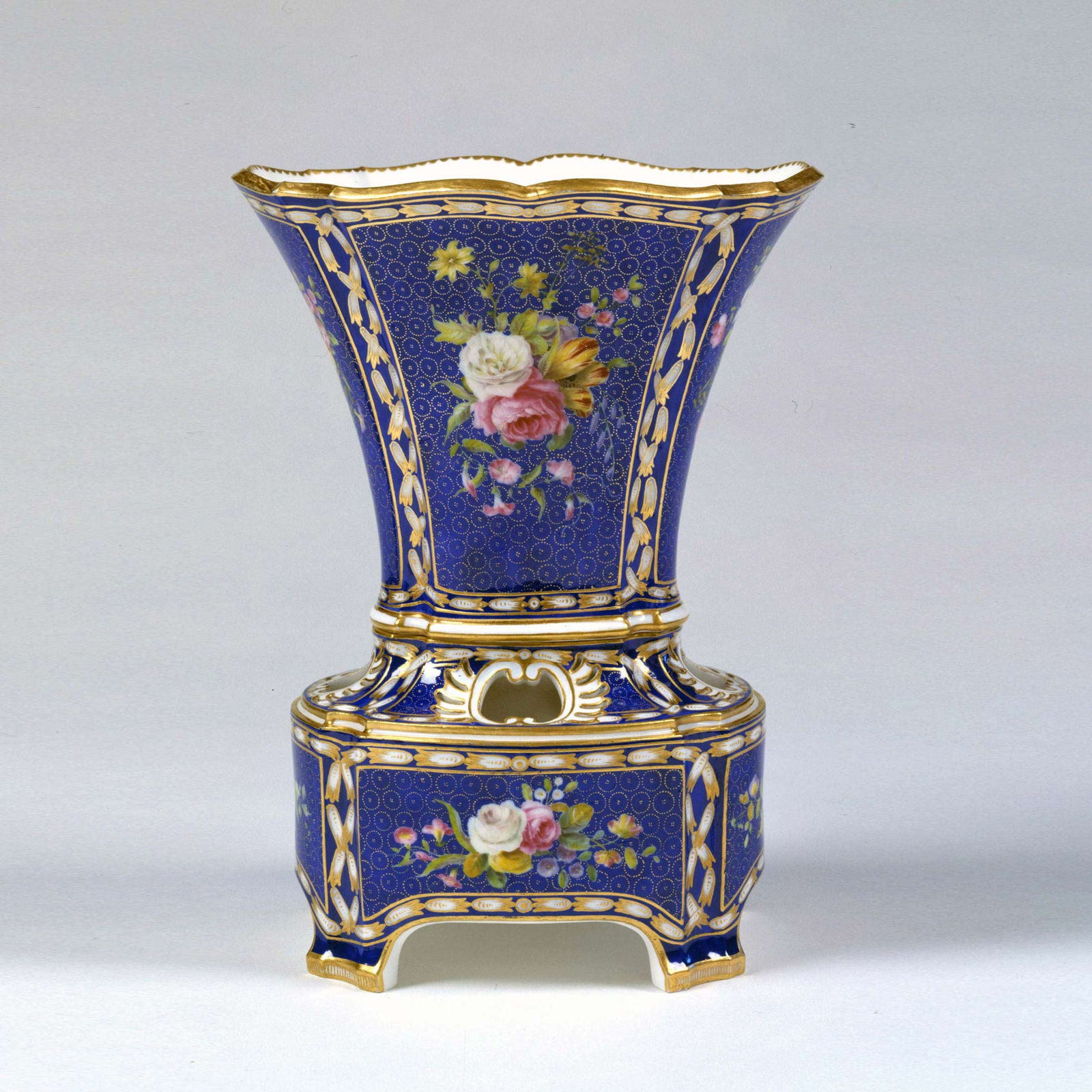 Sèvres Porcelain, A Very Rare and Fine Sèvres Bulb Vase Vase Hollandois Nouveau, Third Size, 1768