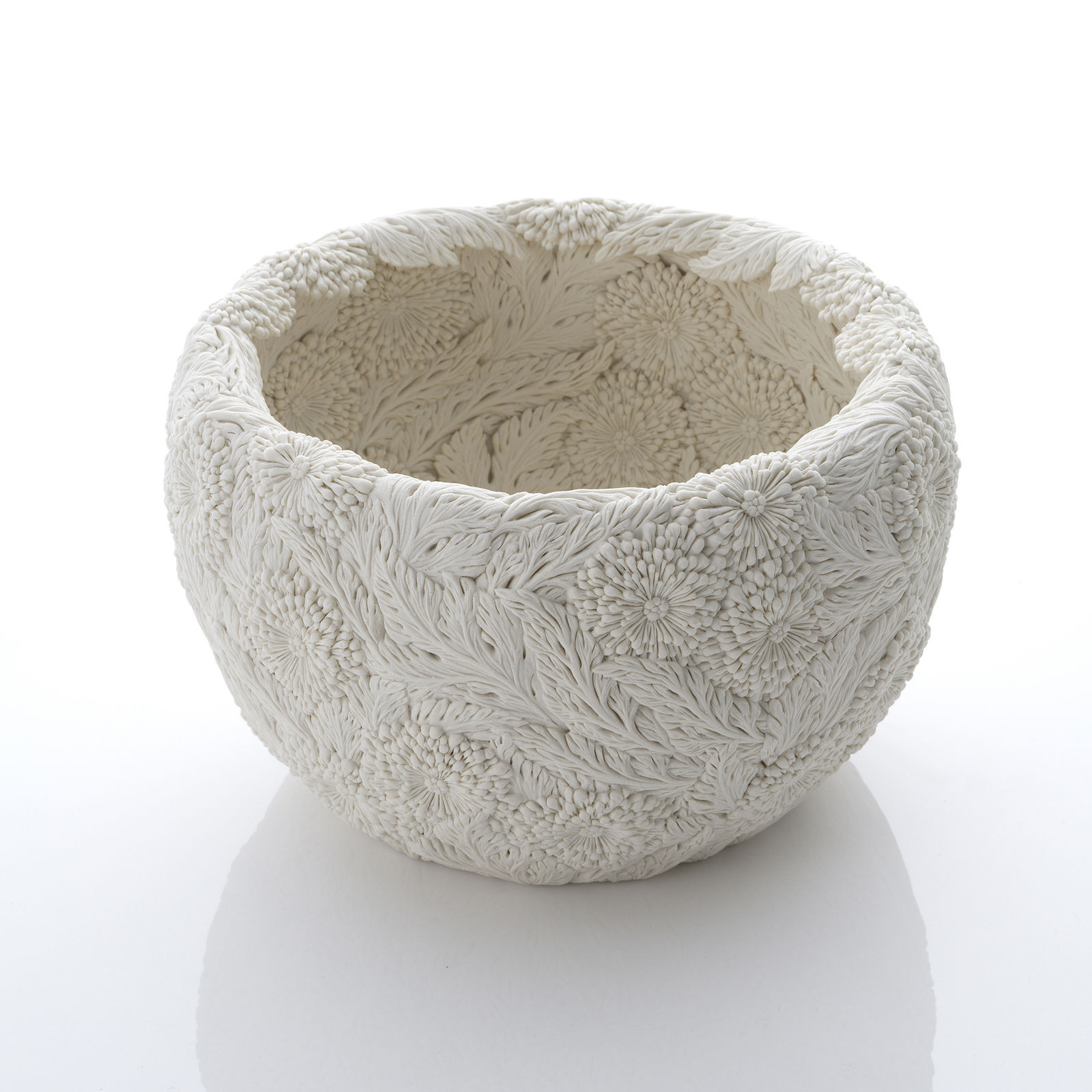 Hitomi Hosono, A Chrysanthemum and Leaves Bowl, 2025