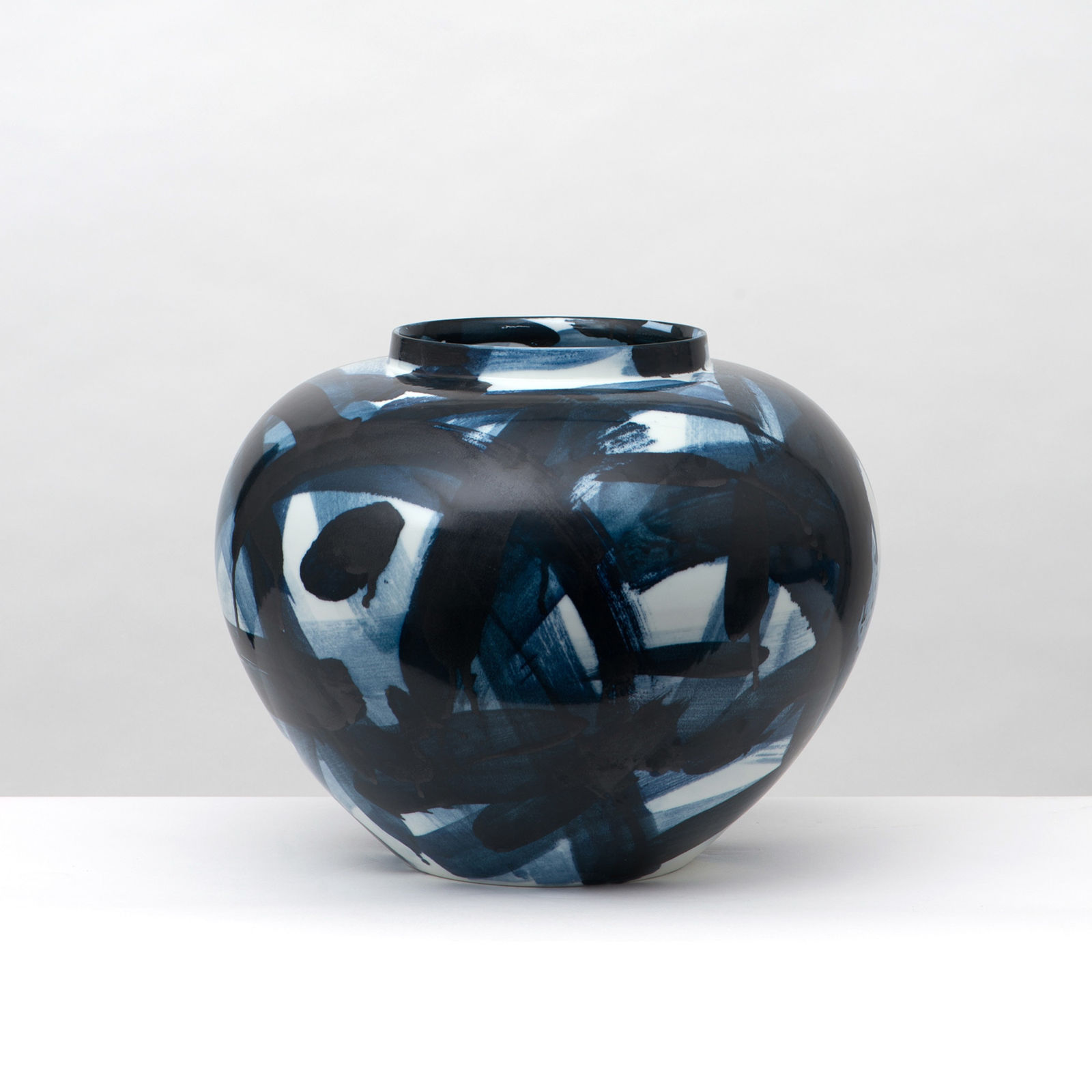 Felicity Aylieff, Blue & White Vase, 2014