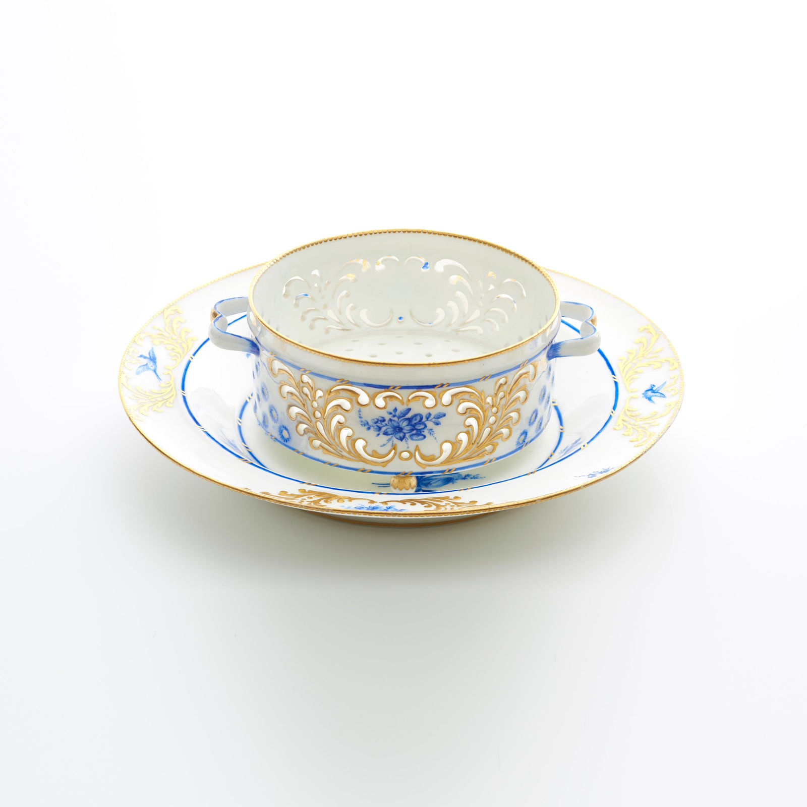 Sèvres Porcelain, A Vincennes Porcelain Cheese Dish & Stand,, 1753-54