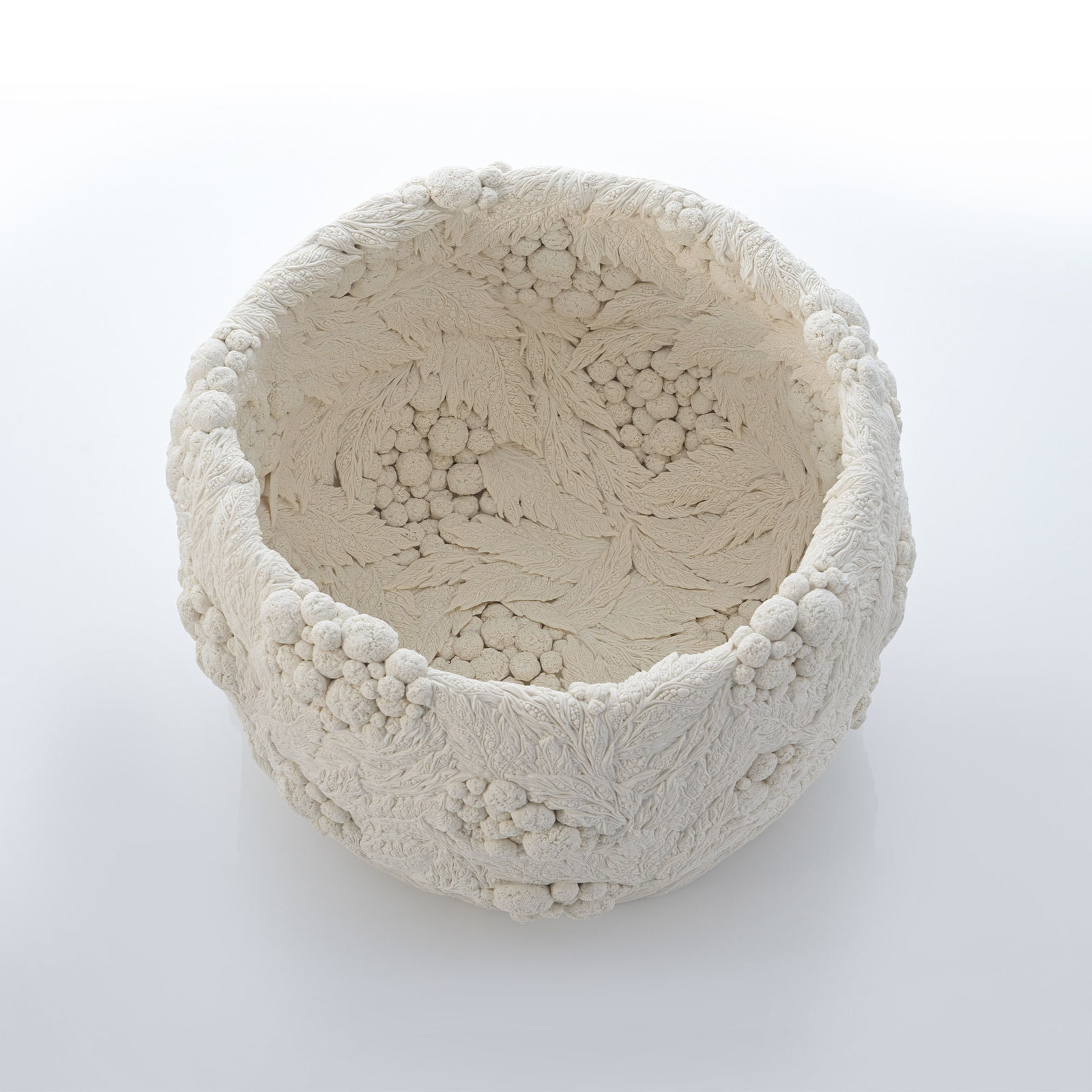 Hitomi Hosono, A Large Dew Drop and English Daisy Bowl, 2025