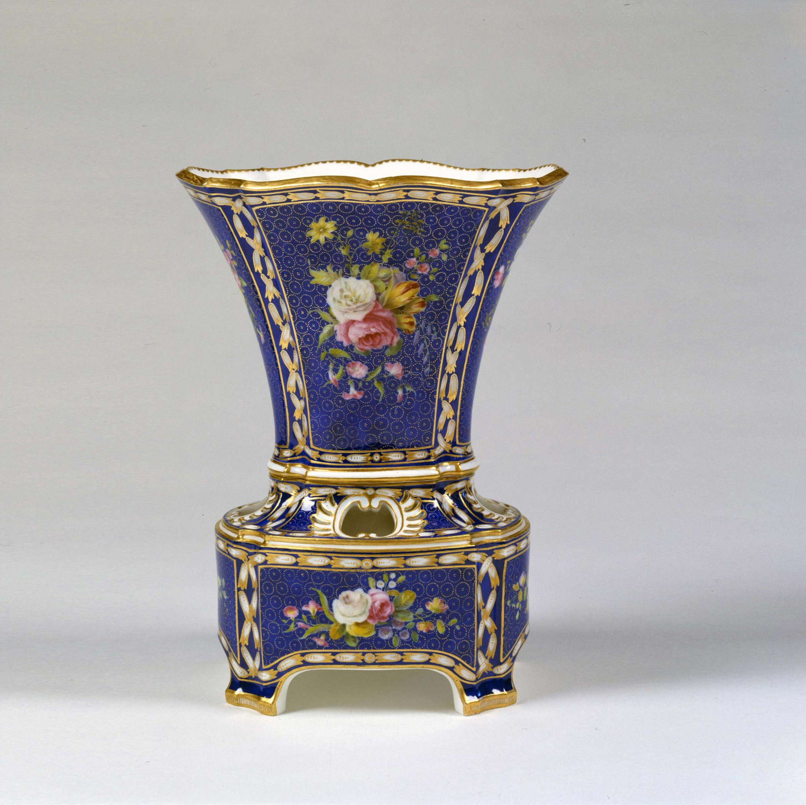 Sèvres Porcelain, A Very Rare and Fine Sèvres Bulb Vase Vase Hollandois Nouveau, Third Size, 1768
